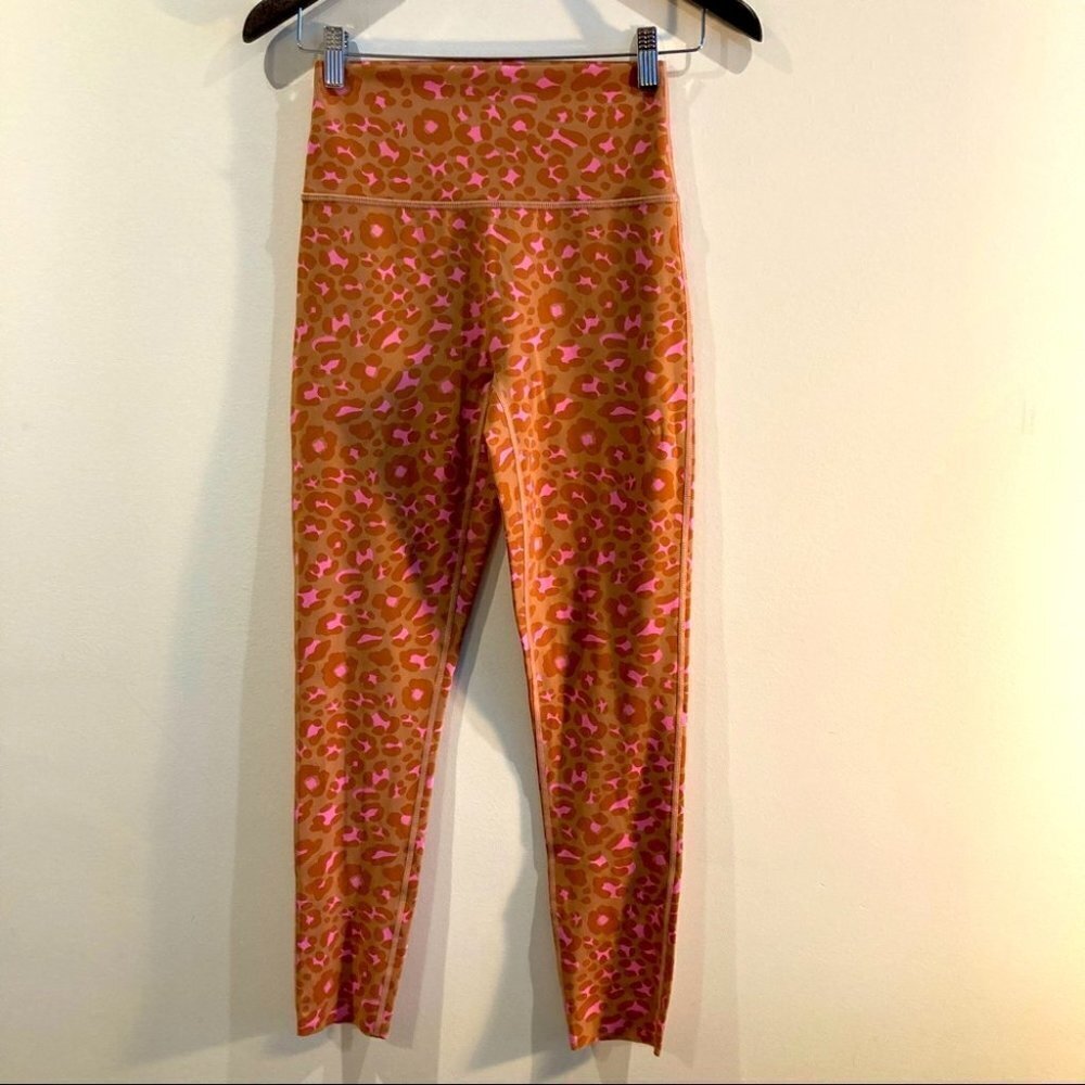 OFFLINE BY AERIE Sz M Tan Pink Leopard Seamless Front Raw Hem Leggings